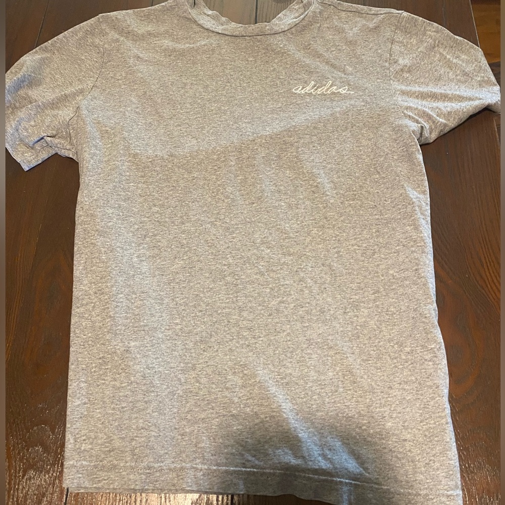 Women’s Adidas shirt sleeve shirt
